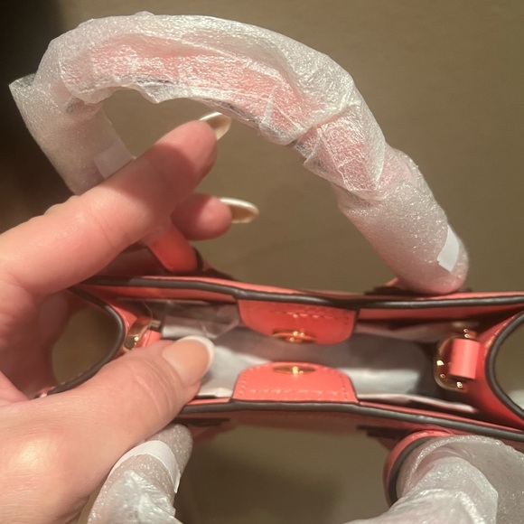 Michael Kors Brand new,never used,Mercer ExtraSmall Pebbled Leather Crossbody - Picture 6 of 9